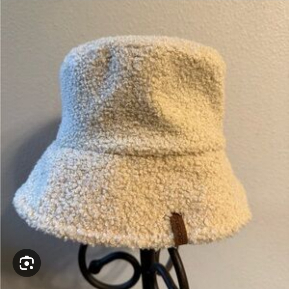 Apana Teddy Fleece Bucket Hat OS Fuzzy Ivory Cream Off White Faux Fur Winter Hat